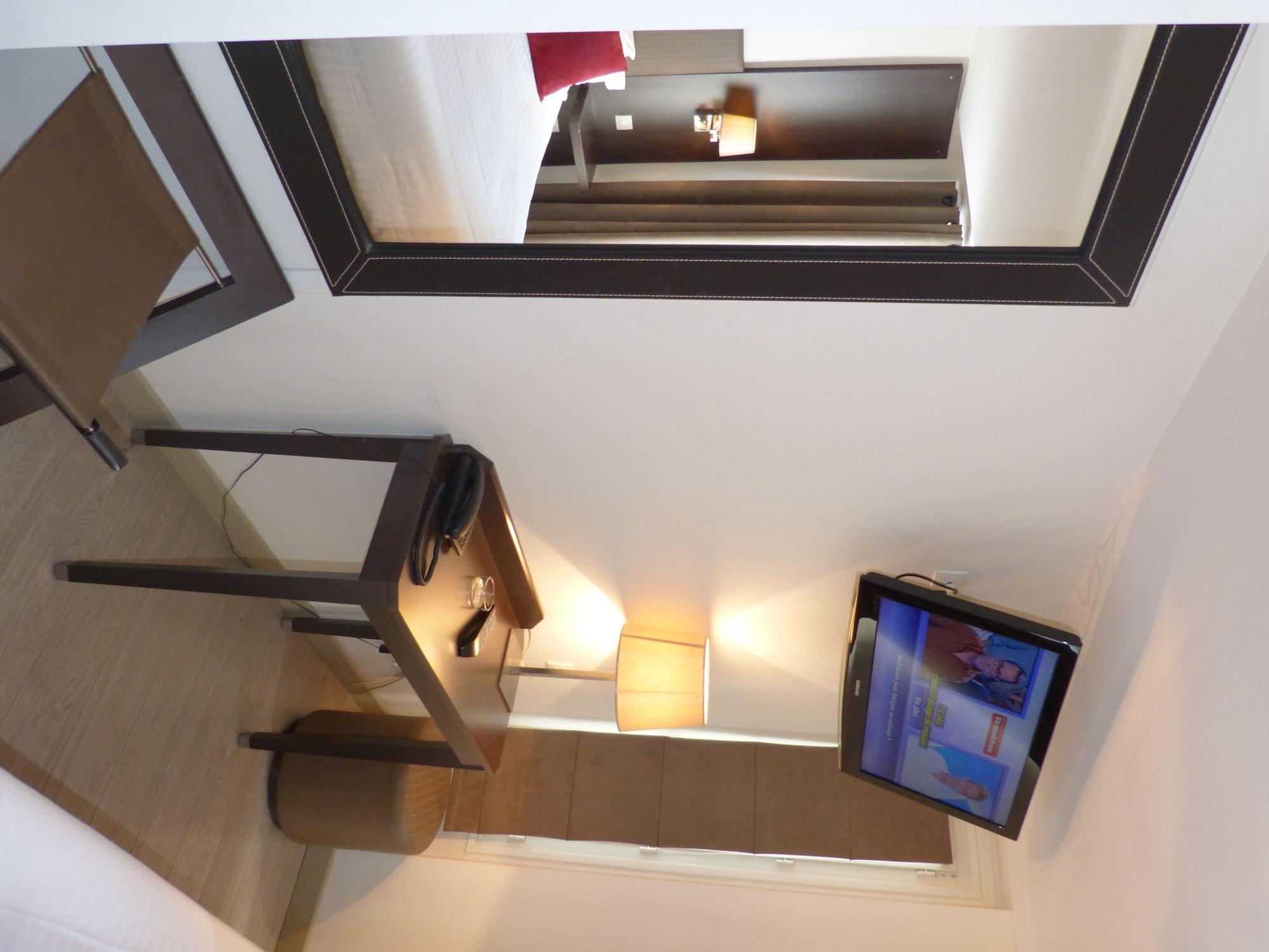 פריז Hotel Little Regina מראה חיצוני תמונה